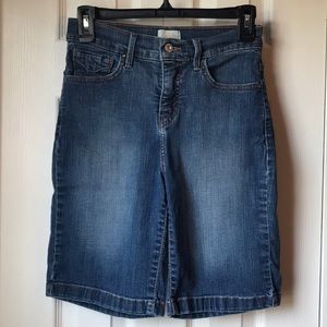 Perfectly Slimming Levi’s Bermuda Shorts